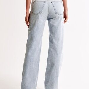 Abercrombie & Fitch Light blue 90’s relaxed high rise Jeans